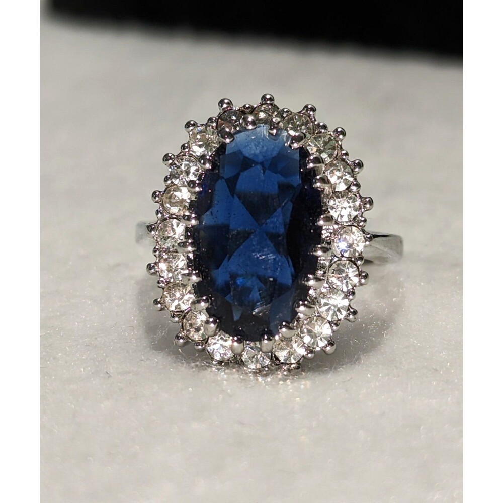 Elegant Blue and Silver Women's Ring